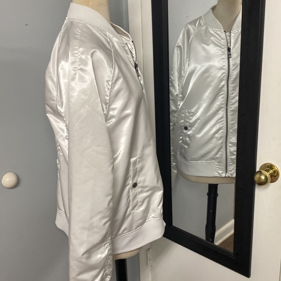 GUESS LOS ANGELES WHITE SATIN EMBROIDERED SKULL AND ROSES POM FULL ZIP JACKET - Picture 5 of 13